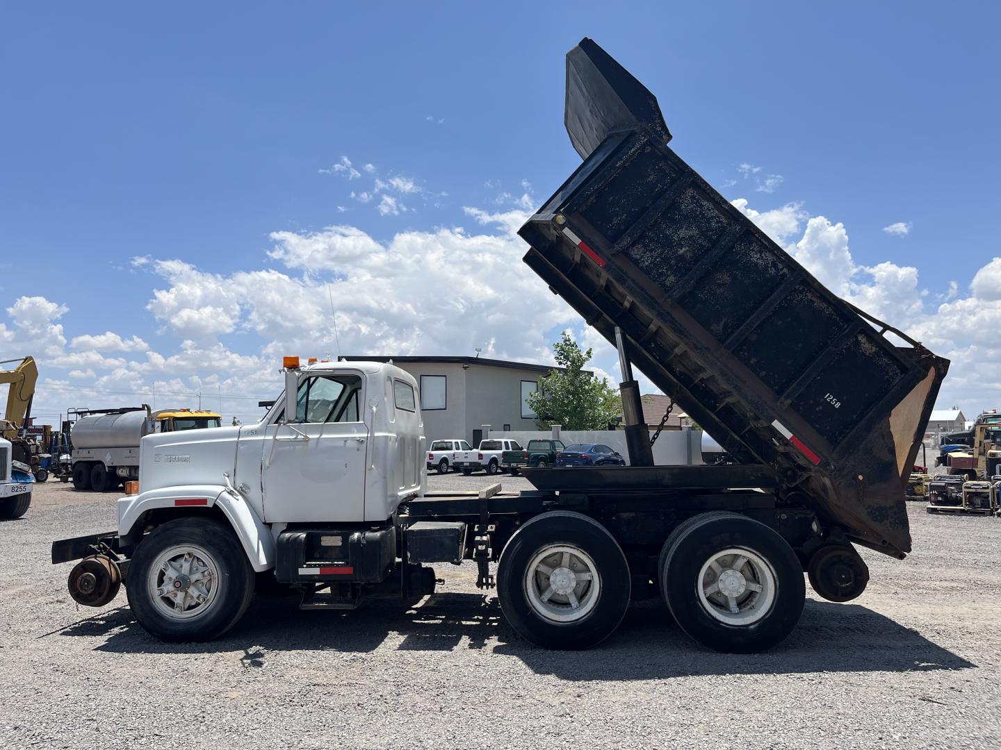 ./imagenes/INVOICE/2019/17659/ROTATOR DUMP TRUCK (57).JPG